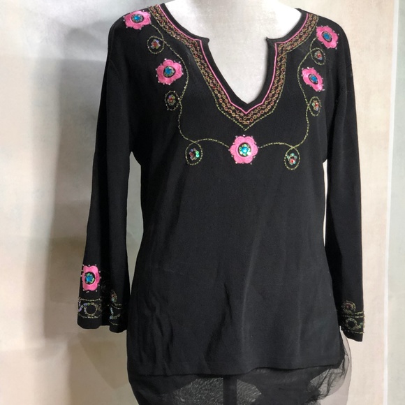 Joseph A. Sweaters - Joseph A finely knit sweater embellished floral